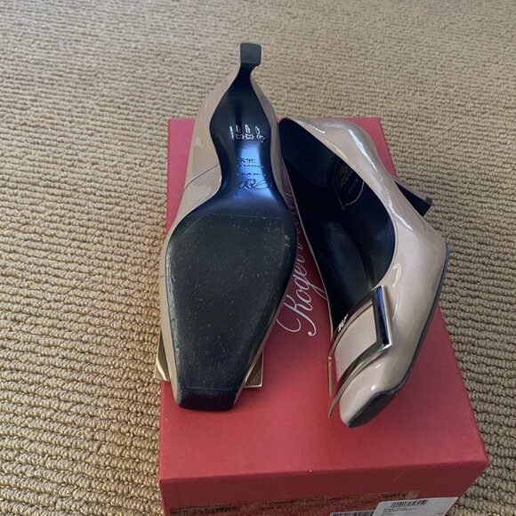 Roger Vivier Taupe Leather Gold Belle Buckle Heels Pumps - Picture 2 of 12